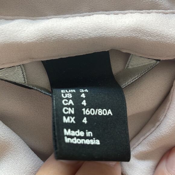 Forever 21 Nude Button Down Long Sleeves Sheath Blouse NWOT - Picture 7 of 7